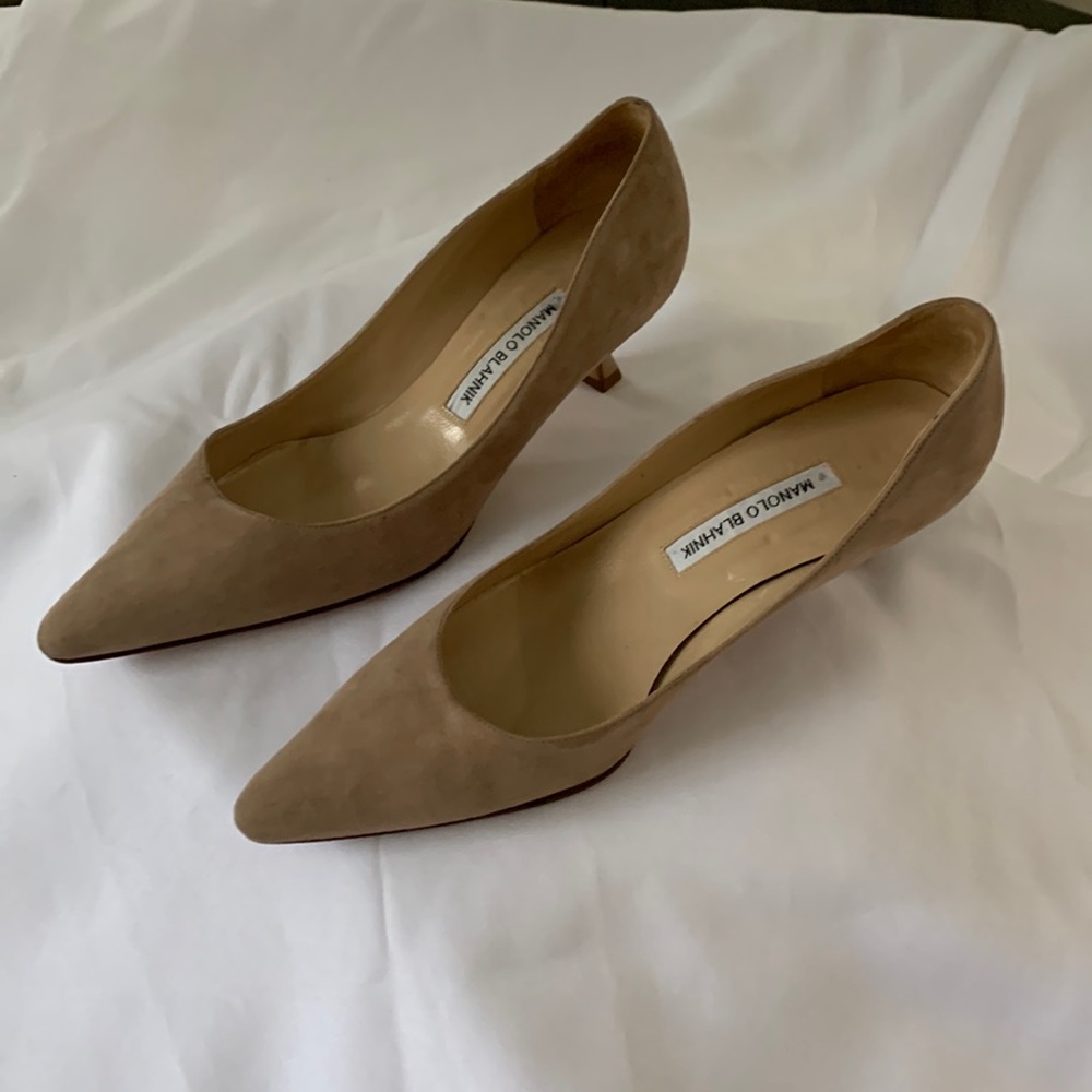 Manolo Blahnik suede tan kitten heels 39 1/2